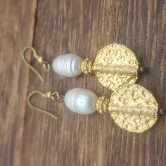 E905 freshwater pearl goddess drop‎ earrings